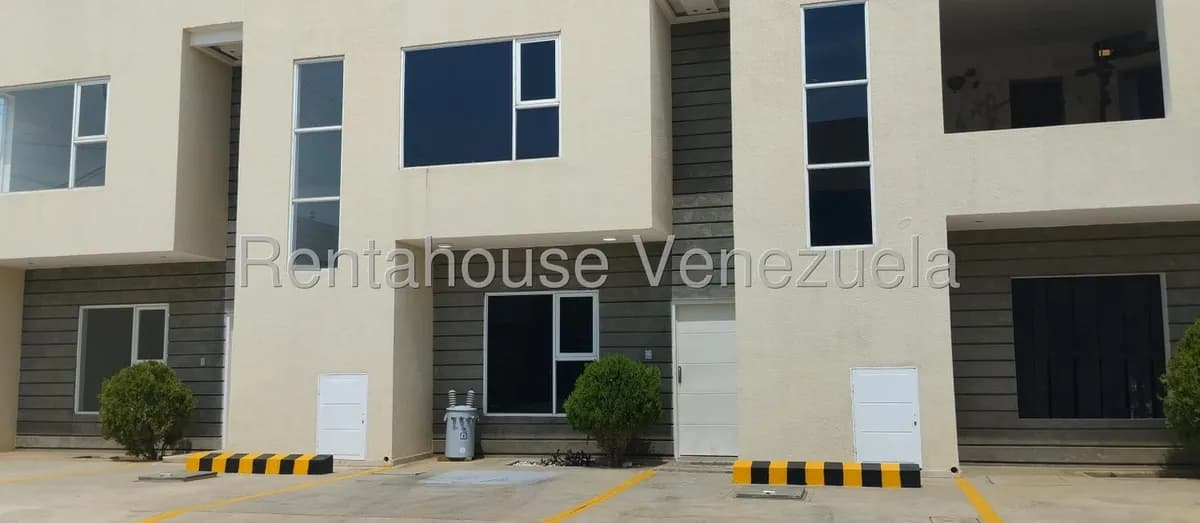 Townhouse (Duplex) en Alquiler en Campo Claro, Zulia