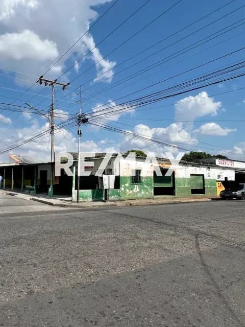 En Venta Casa con Cinco Locales Comerciales ubicados en Guanare, Sector Cementerio, Carrera 13 con Calle 18, Guanare, Portuguesa, Venezuela