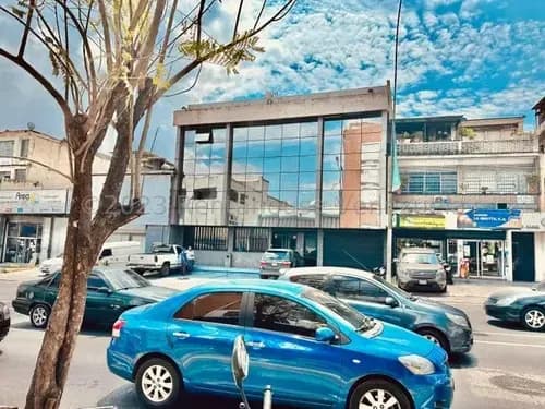 Agp Ideal Edificio A Pie De Calle En Venta En Chacao 24-16098 Yf