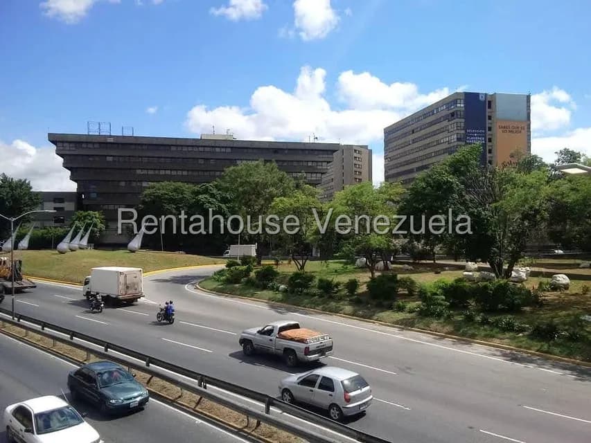 Comercial (Local Comercial) en Alquiler en Chuao, Distrito Metropolitano