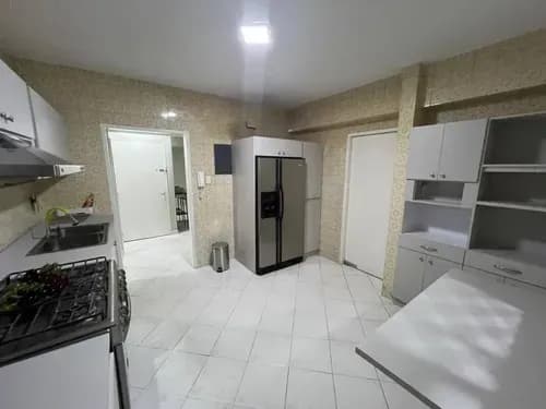 En Venta Apartamento En Resd. El Lago Urb. Chaguaramal, A Una Cuadra De La Av. Bolívar Norte. 167m2 De Construcción, Piso 5.