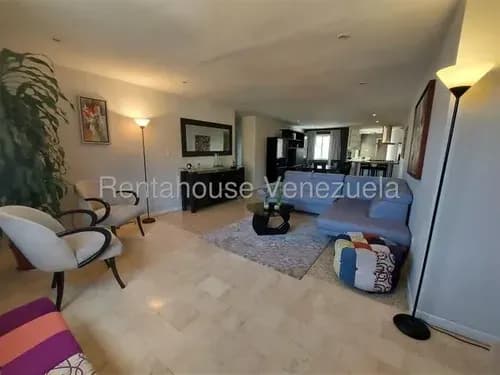 Hermoso Apartamento Con Inmejorable Ubicación En Frente A La Plaza Altamira