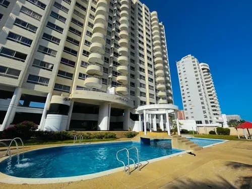 Apartamento Con Vista Al Mar, En La Av. Bolivar Edificio Laguna Suite Ii. Yq