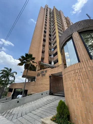 Alquiler Lujoso Penthouse En Las Chimeneas De 3 Niveles A Estrenar Con Inversor Eléctrico Mo-in