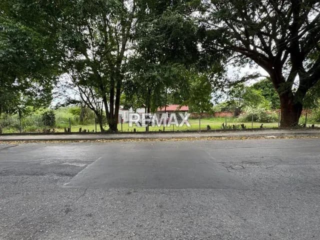 Terreno en venta urb Barrio Sucre