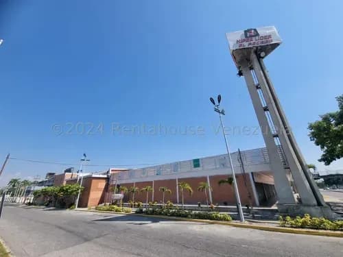 Se Alquila Amplio Local Comercial En Centro De Barquisimeto, Maritza Lucena, Cód. 25-7825, Con Muchos Beneficios Para Desarrollar El Proyecto Que Desees.