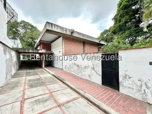 Casa Para Uso Comercial O Residencial / Calle Cerrada / Alquiler Mls 26-11847 Chuao