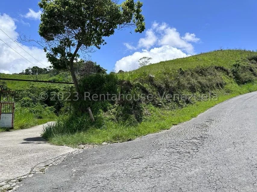 Terreno (Residencial) en Venta en El Limon, Miranda