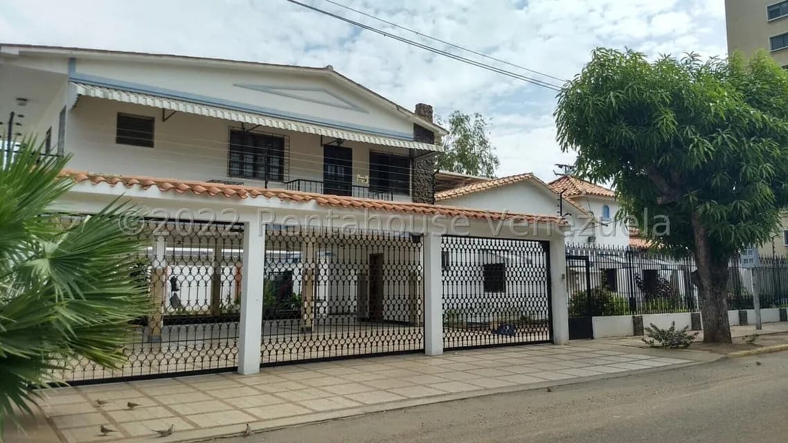 Casa (Colonial) en Venta en Avenida Baralt, Zulia