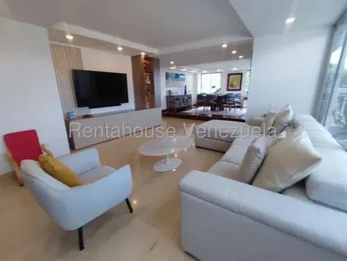 Agp Penthouse En Venta En Los Samanes, Piso Medio En Calle Cerrada, Bonita Vista 26-18606