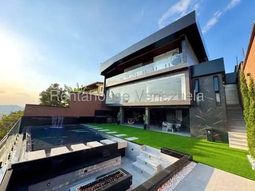 Casa Multinivel De Lujo En Los Naranjos Del Cafetal, 900 M2 Remodelados En 2026, Vista Al Ávila, Piscina Infinita Climatizada, 4 Habitaciones #26-14559 (abstenerse Asesores Inmobiliarios)