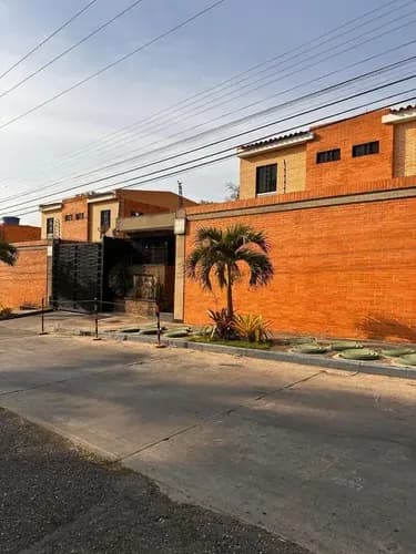 Townhouse En Venta En Res Monte Libano Mañongo Yt Yenny Teran Vende