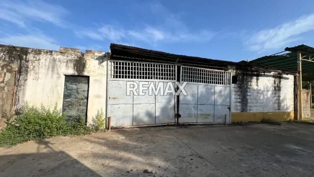 ALQUILO TERRENO CON GALPON EN CABIMAS