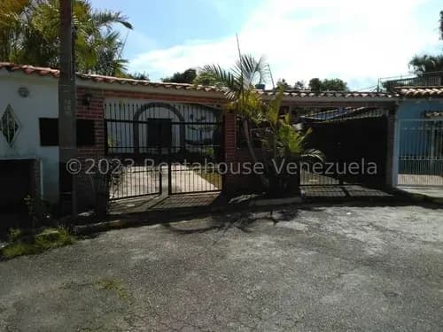 Kc.g #26-4652 Excelente Oportunidad De Inversion!!! Hermosa Y Amplia Casa En Venta Para Que La Disfrutes Con Tu Familia Los Teques Los Montes Verdes
