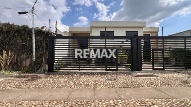LUJOSA CASA DISEÑO INDUSTRIAL MODERNO en venta