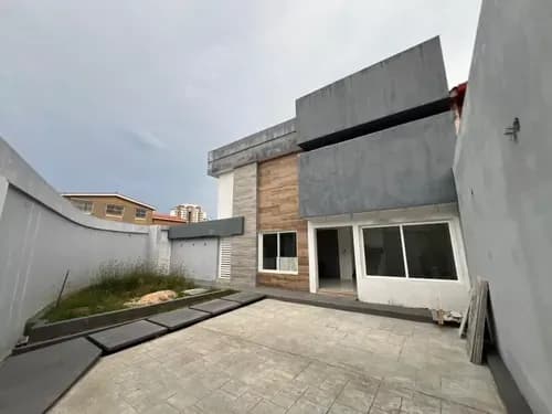 Se Vende Casa A Estrenar En La Urb El Bosque Valencia