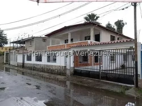 Con Excelente Distribucion E Iluminacion Narural, Traemos Para Ud Esta Impecable Y Segura Casa Tipo Duplex Ideal Para Familias Numerosas. En Su Planta Baja Cuenta Con Casa De 3 Hab 2 Baños