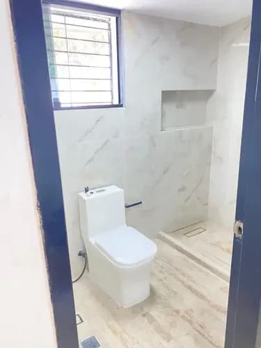 Cliente Directo En Venta Pequeña Casa En La Trinidad Parcialmente Remodelada 3h, 2 1/2b, 3pe Kh9