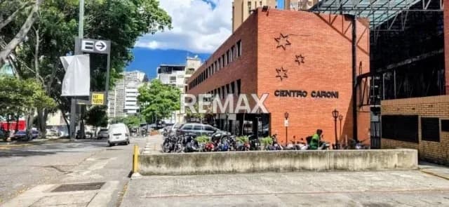 OFICINA EN VENTA EN COLINAS DE BELLO MONTE