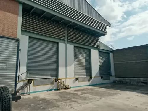 En Alquiler / Venta Galpón Industrial En Guarenas Zona Industrial De Los Naranjos. Solo Cliente Directo. (r.o)