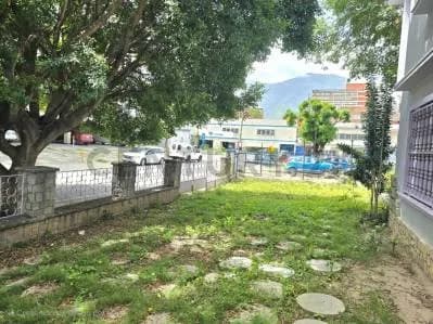 ALQUILER DE CASA-QUINTA EN LA URB. LOS NARANJOS DE LAS MERCEDES. CARACAS