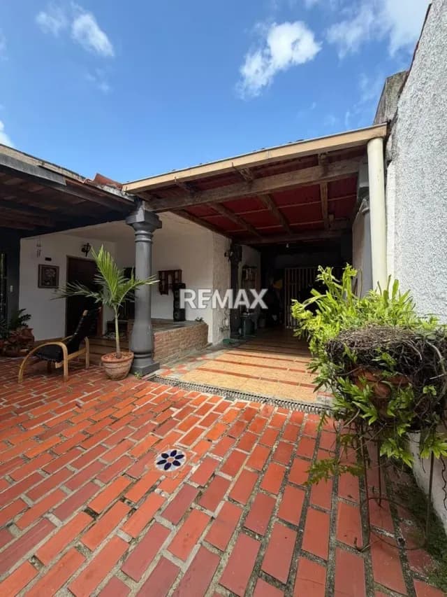 VENTA DE CASA EN LA URBANIZACION COLINAS DE BETANIA