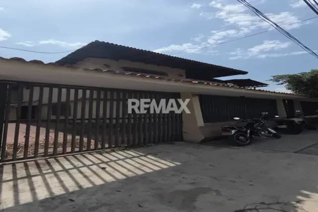 Casa comercial en Alquiler en El Viñedo