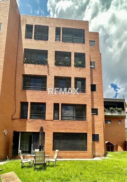 VENDO APARTAMENTO EN LOMAS DE LA TRINIDAD 300 M2