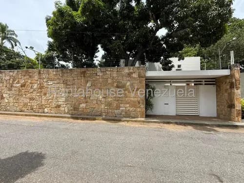 Abb / ¡descubre El Lujo Y La Exclusividad En Esta Hermosa Quinta De Ensueño! Con Impresionantes Acabados De Alta Calidad Los Chorros En Venta / Mls #26-3192