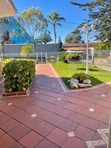 Excelente Casa De Un Nivel Remodelada Con Acabados De Primera Piso De Mármol Cocina Principal Y Auxiliar Agua Propia Fácil Acceso Y Vigilancia Privada 24/7 En La Salida De La Urb Super Mercados C.c.