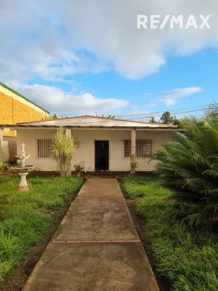Ofrezco para la venta Inmueble ideal para negocio, almacén, galpón u otro. Maturin