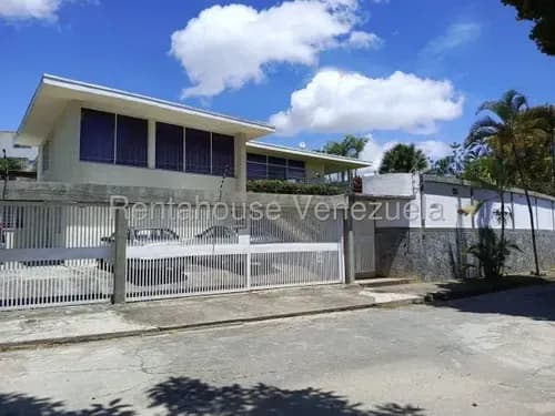 Hermosa Casa En Excelente Ubicacion En Lomas De Club Hipico, Calle Cerrada, Codg Mas 26-8490