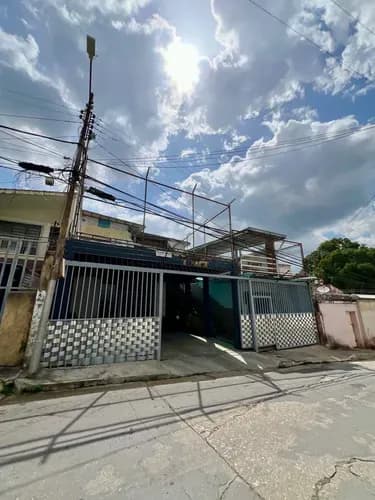 Vendo Solo Clientes Casa De 3 Niveles En La Av Cedeño Valencia Edo Carabobo Jrico