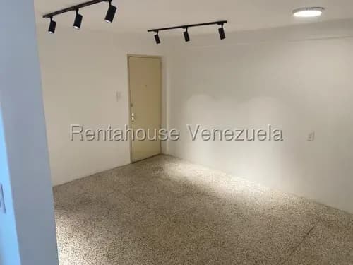 Acogedor Apartamento Tipo Oficina, Muy Bien Ubicado En Las Mercedes. 26-13937 Js