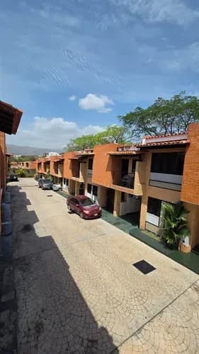 Townhouse En Venta En Jardin Mañongo Res Libano, Bf, A.