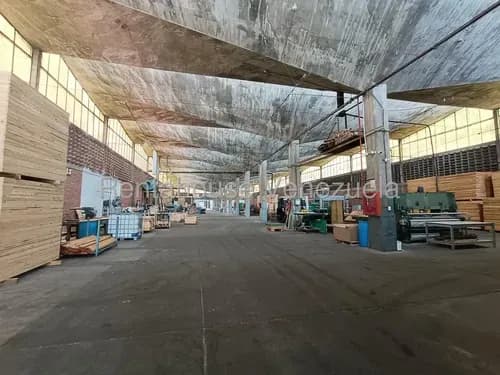 En Alquiler Amplio Galpón Ubicado En Baruta