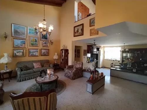En Venta Casa Ubicada En Altos De Guataparo - Valencia Estado Carabobo / Emer.