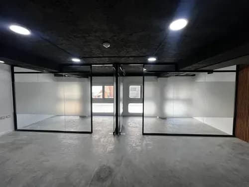 (#1278) Oficina En Las Mercedes De 80 M2