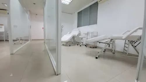 Local Comercial (consultorio) En Alquiler Los Chaguaramos 90m2 1b-0p Ep