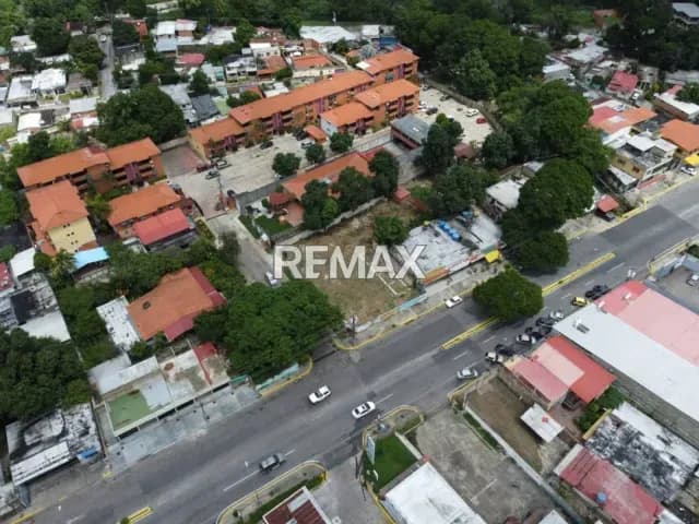 TERRENO AVENIDA UNIVERSIDAD