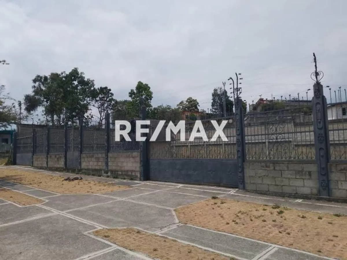 EN VENTA TERRENO PARA CUALQUIER USO EN PLENA ZONA URBANA DE SANARE, ESTADO LARA