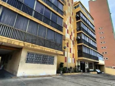 Venta Apartamento Amplio en la Avenida Constitución de PLC 4H