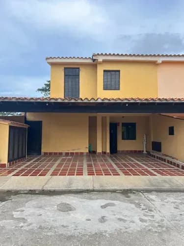 Venta De Townhouse En San Diego Urb. El Lirial, Sector Los Tamarindos 213 M2 (jct)