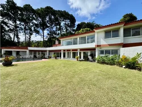 Se Vende Casa 604m2 + 200m2 Terrazas 4h+2s+2ch/8p La Lagunita
