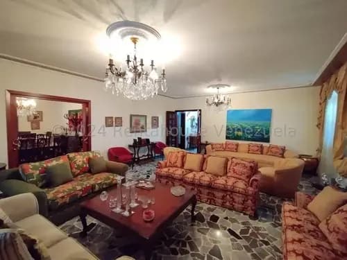 Casa En Venta En Macaracuay Ubicada En Calle Cerrada Con Vigilancia Amplios Espacios Y Terraza Descubierta