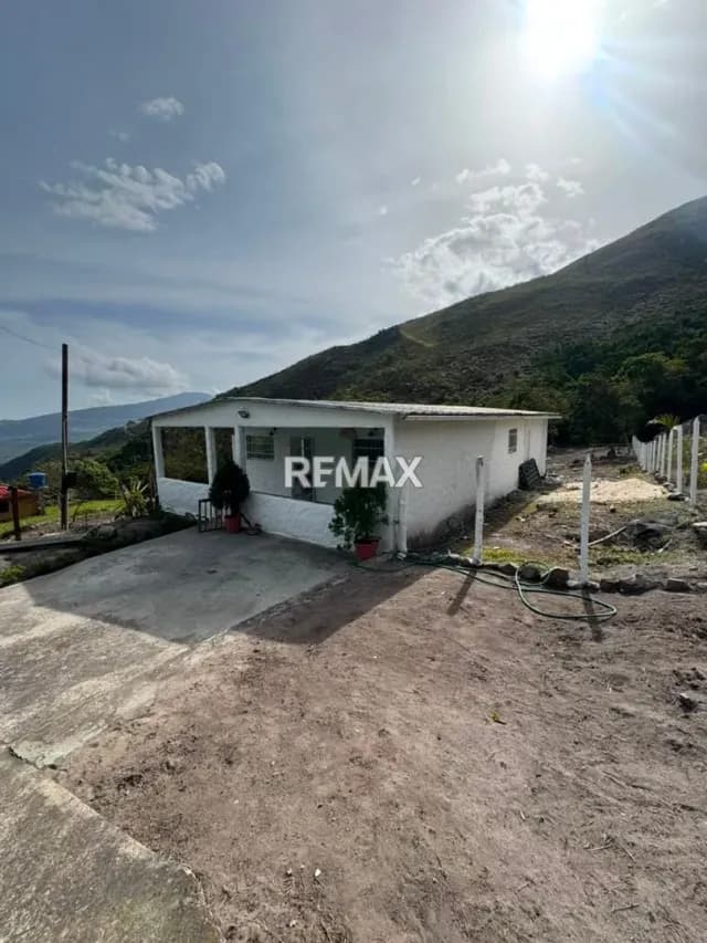 CASA EN VENTA EN BOROTA