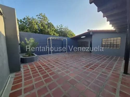 Hermosa Casa En Venta En Puerta Maraven Punto Fijo # 26-19679