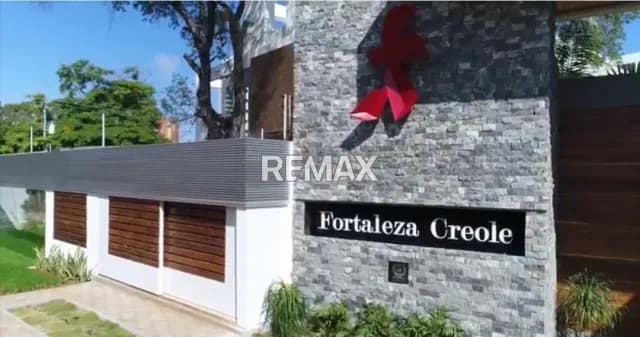 Casa en venta en gris en Villa Fortaleza Creole
