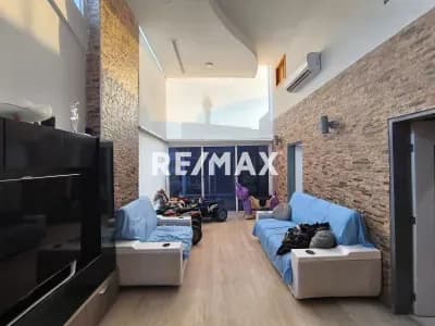 En venta amplia y moderna casa en pie de monte chale en San Diego
