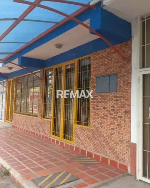 EN ALQUILER LOCAL COMERCIAL UBICADO EN LA AV, INTERCOMUNAL